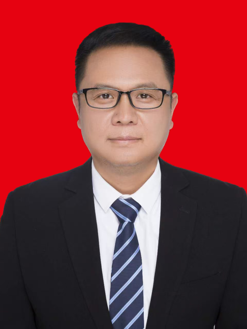 王本斌  党委书记